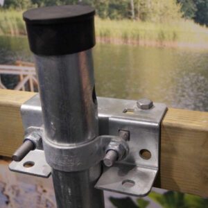 Palkkikiinnike ruuvipaalulle